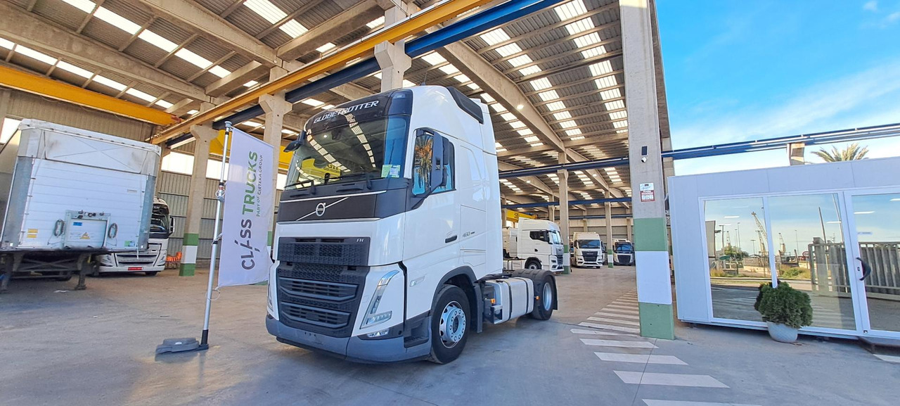 Volvo FH 460 Globetrotter XL Retarder - Gjysmë-kamion: foto 1 Volvo FH 460 Globetrotter XL Retarder - Gjysmë-kamion: foto 1