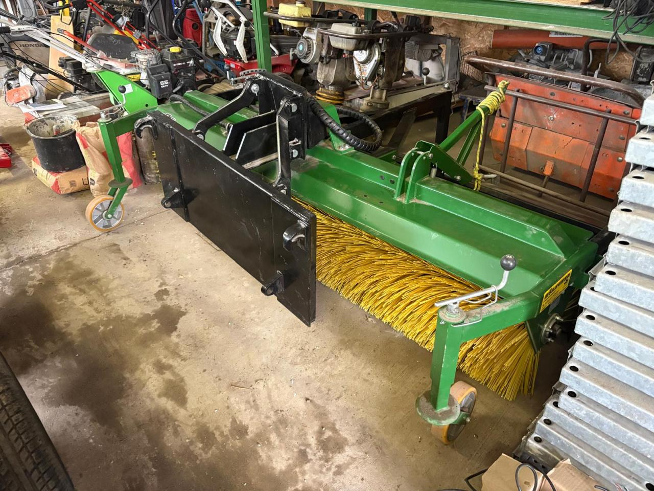 Düvelsdorf Stratos DKE 225 - Fshesë: foto 3 Düvelsdorf Stratos DKE 225 - Fshesë: foto 3