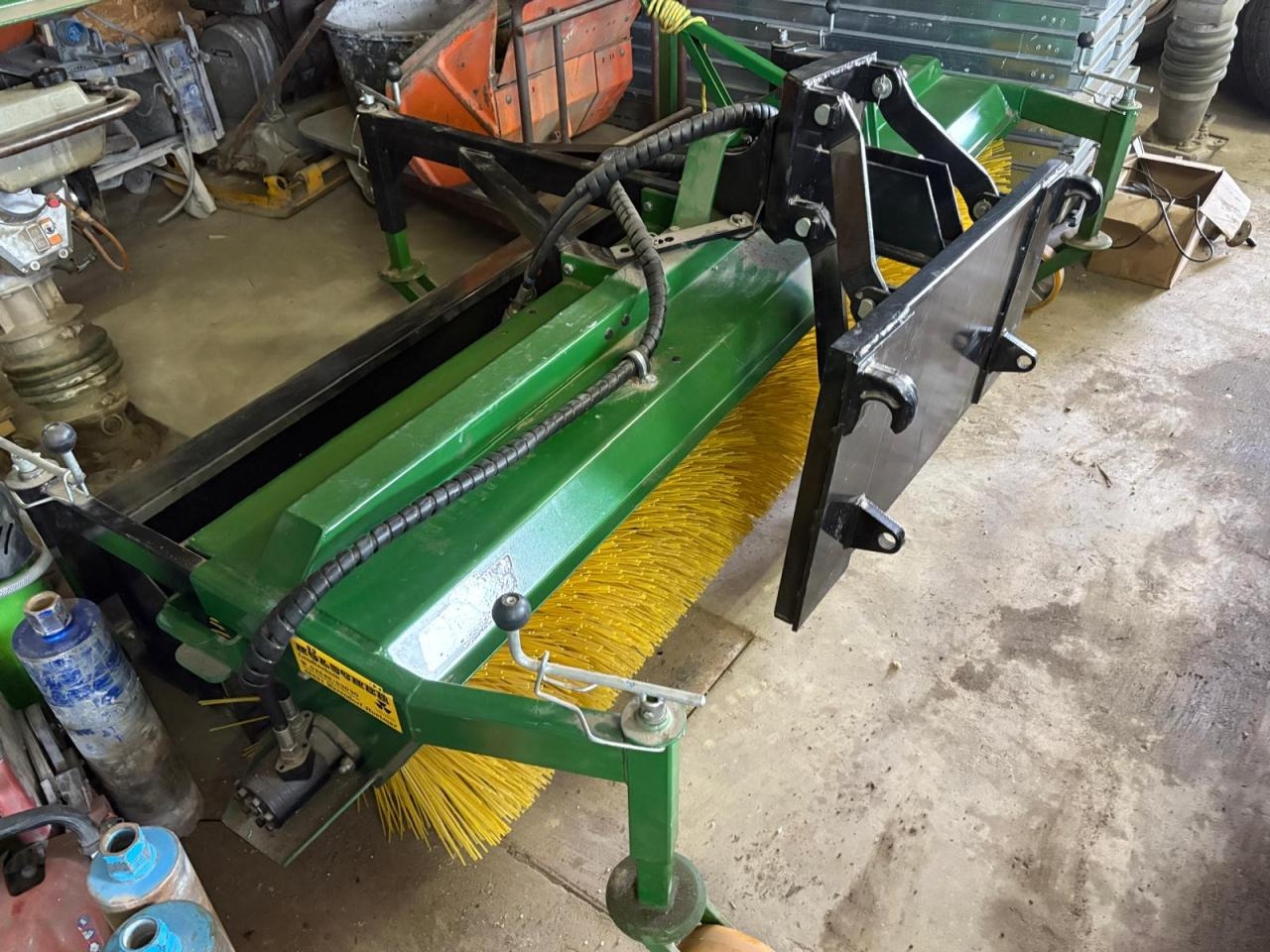 Düvelsdorf Stratos DKE 225 - Fshesë: foto 2 Düvelsdorf Stratos DKE 225 - Fshesë: foto 2