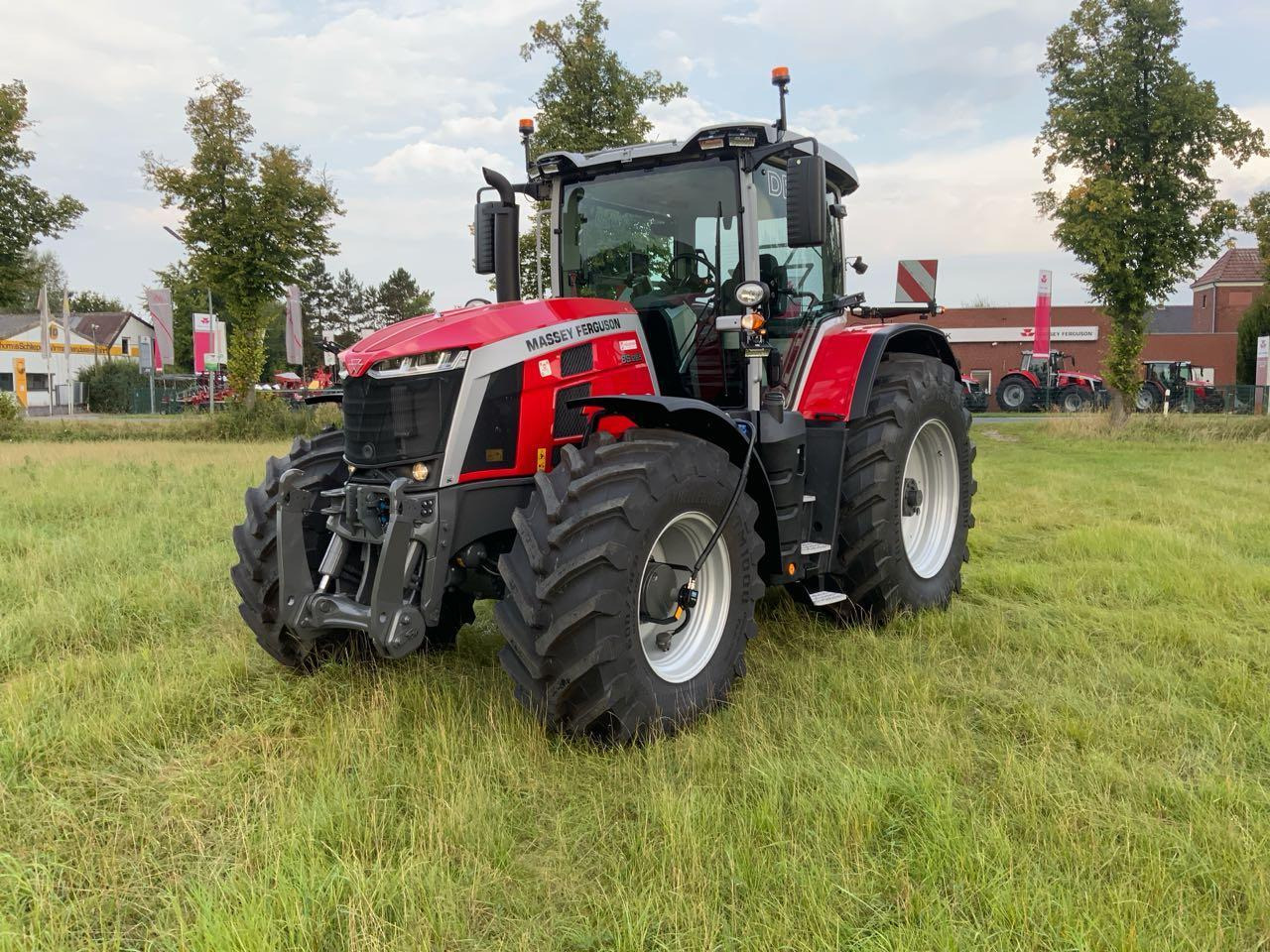 Massey Ferguson MF 8S.265 DYNA-VT - Traktor: foto 4 Massey Ferguson MF 8S.265 DYNA-VT - Traktor: foto 4