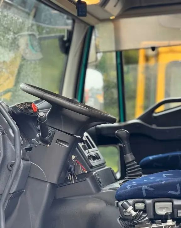 Iveco TRAKKER 450 6x4 WYWROTKA MELLER | EURO 5 | MANUAL | KLIMA | RETARDER | PRZEBIEG 364 000km ! - Kamion vetëshkarkues: foto 5 Iveco TRAKKER 450 6x4 WYWROTKA MELLER | EURO 5 | MANUAL | KLIMA | RETARDER | PRZEBIEG 364 000km ! - Kamion vetëshkarkues: foto 5