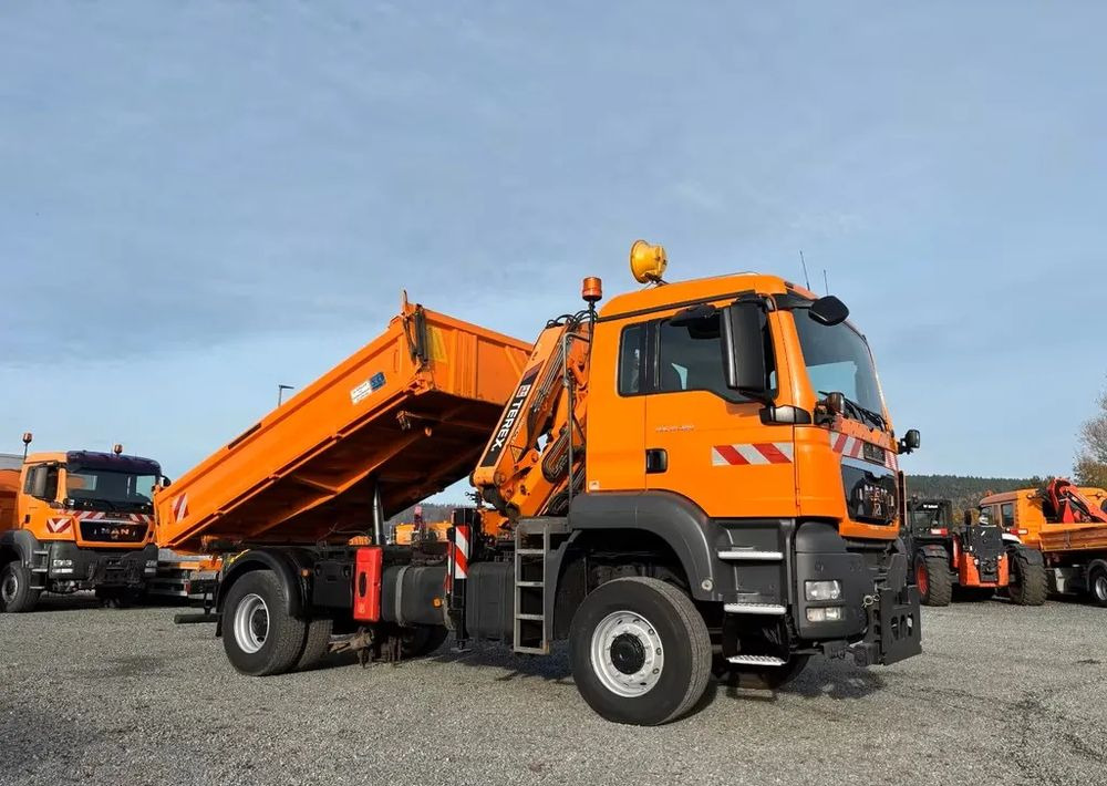 MAN TGS 18.320/ 4x4 / Euro4 /Wywrotka trójstronna Meiller +Kran Atlas TLC 82.2 +sterowanie radiowe – Przystosowany do pracy zimą — odśnieżanie, posypywanie, pług - Kamion vetëshkarkues: foto 3 MAN TGS 18.320/ 4x4 / Euro4 /Wywrotka trójstronna Meiller +Kran Atlas TLC 82.2 +sterowanie radiowe – Przystosowany do pracy zimą — odśnieżanie, posypywanie, pług - Kamion vetëshkarkues: foto 3