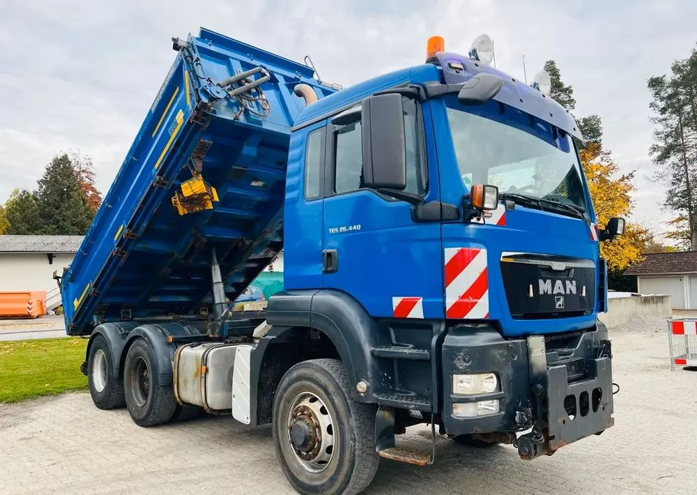 MAN TGS 26.440 6x6 Hydrodrive – Meiller 3-stronny wywrotka / Manual / Retarder / Tempomat / Euro 5 - Kamion vetëshkarkues: foto 4 MAN TGS 26.440 6x6 Hydrodrive – Meiller 3-stronny wywrotka / Manual / Retarder / Tempomat / Euro 5 - Kamion vetëshkarkues: foto 4