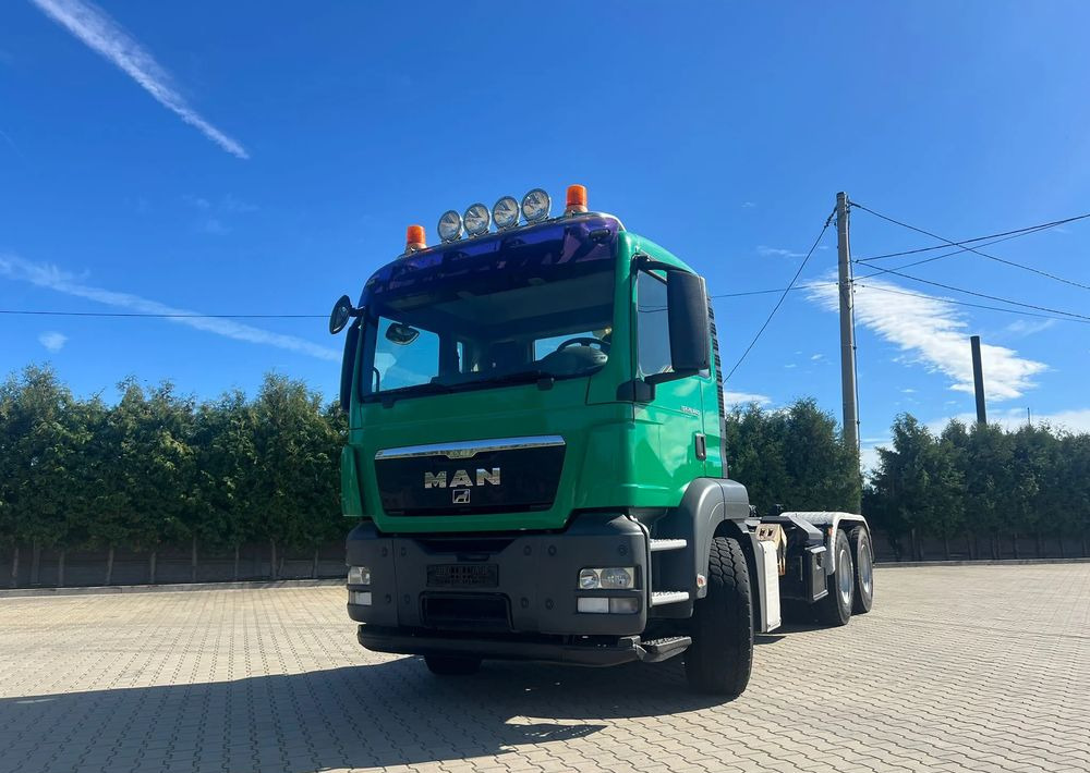 MAN TGS 26.440 | Hakowiec Meiller| 6x4 | 440 KM | przód resor, tył pneumatyczne |Belka ostrzegawcza (koguty) - Kamion vetëngarkues: foto 1 MAN TGS 26.440 | Hakowiec Meiller| 6x4 | 440 KM | przód resor, tył pneumatyczne |Belka ostrzegawcza (koguty) - Kamion vetëngarkues: foto 1