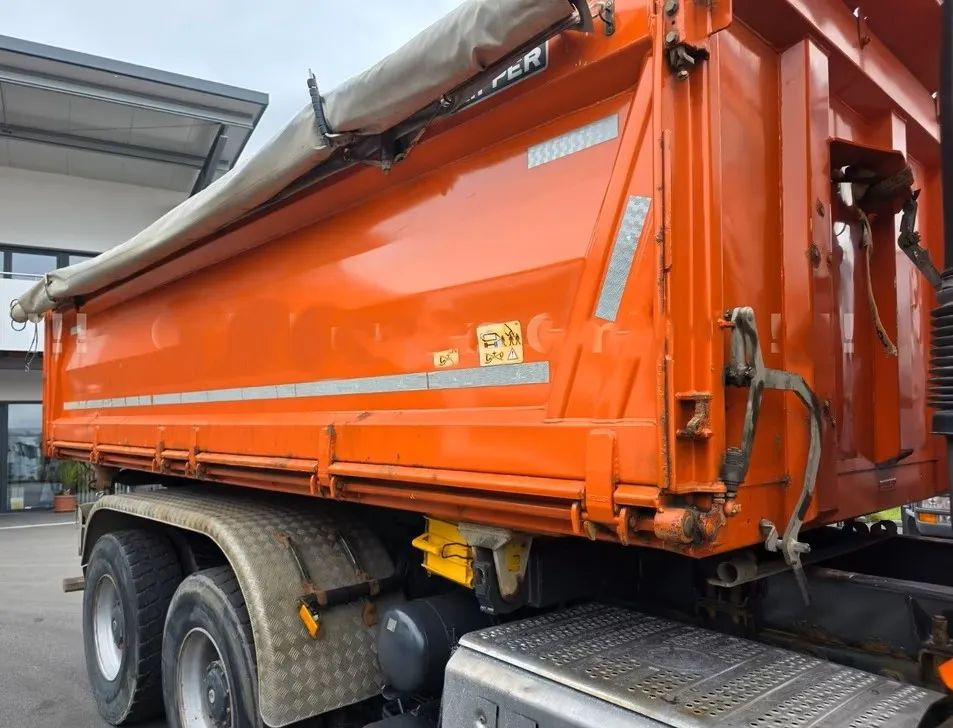 Mercedes-Benz Arocs 2645 6x4 – Wywrotka Meiller 3- stronny/ Manual / Retarder / BORDMATIK / Blatt/Blatt - Kamion vetëshkarkues: foto 4 Mercedes-Benz Arocs 2645 6x4 – Wywrotka Meiller 3- stronny/ Manual / Retarder / BORDMATIK / Blatt/Blatt - Kamion vetëshkarkues: foto 4