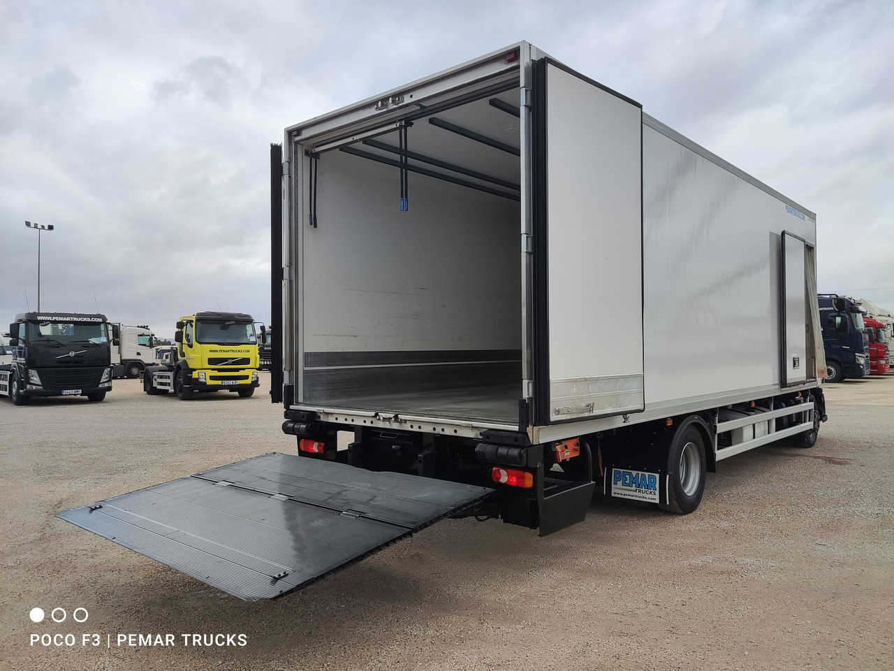 Kamion frigorifer RENAULT MIDLUM D16 240 EURO 6: foto 12 Kamion frigorifer RENAULT MIDLUM D16 240 EURO 6: foto 12