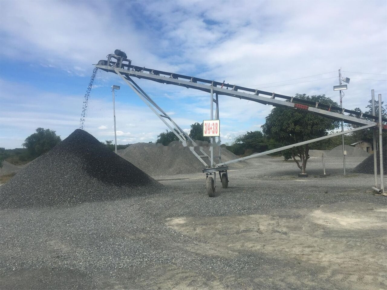 Kinglink HPY300 River Pebble Rock Portable Cone Crusher - Thërrmues koni: foto 3 Kinglink HPY300 River Pebble Rock Portable Cone Crusher - Thërrmues koni: foto 3