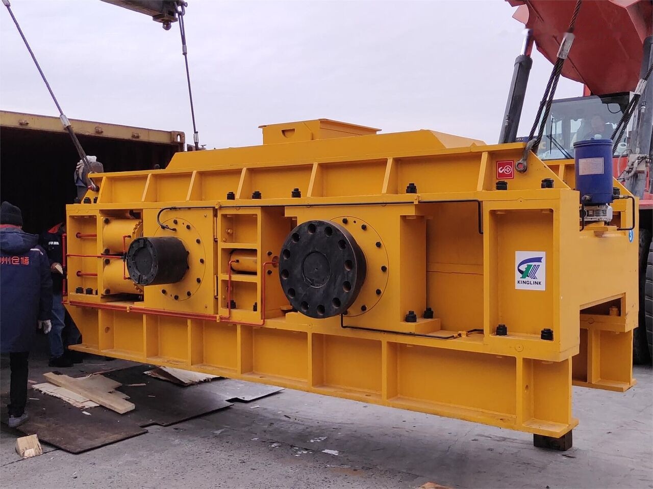 Kinglink KL2PGS1500 hydraulic roller crusher for sand making - Gurëthyesi: foto 1 Kinglink KL2PGS1500 hydraulic roller crusher for sand making - Gurëthyesi: foto 1