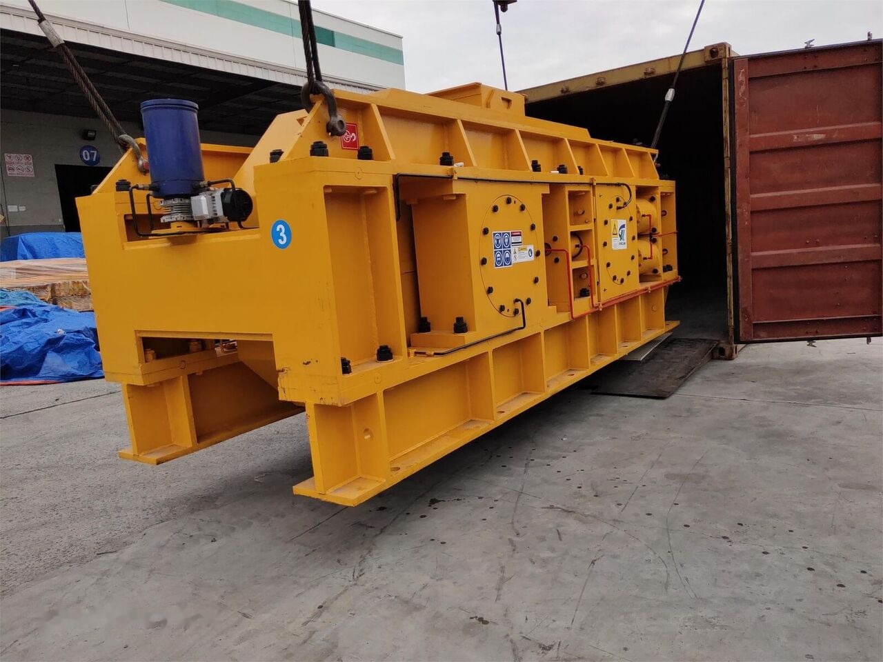 Kinglink KL2PGS1500 hydraulic roller crusher for sand making - Gurëthyesi: foto 4 Kinglink KL2PGS1500 hydraulic roller crusher for sand making - Gurëthyesi: foto 4