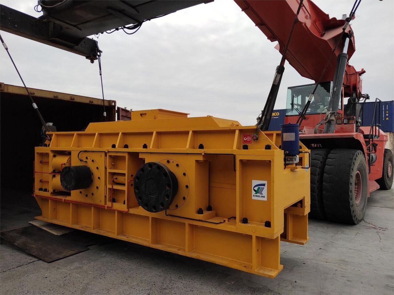 Kinglink KL2PGS1500 hydraulic roller crusher for sand making - Gurëthyesi: foto 2 Kinglink KL2PGS1500 hydraulic roller crusher for sand making - Gurëthyesi: foto 2