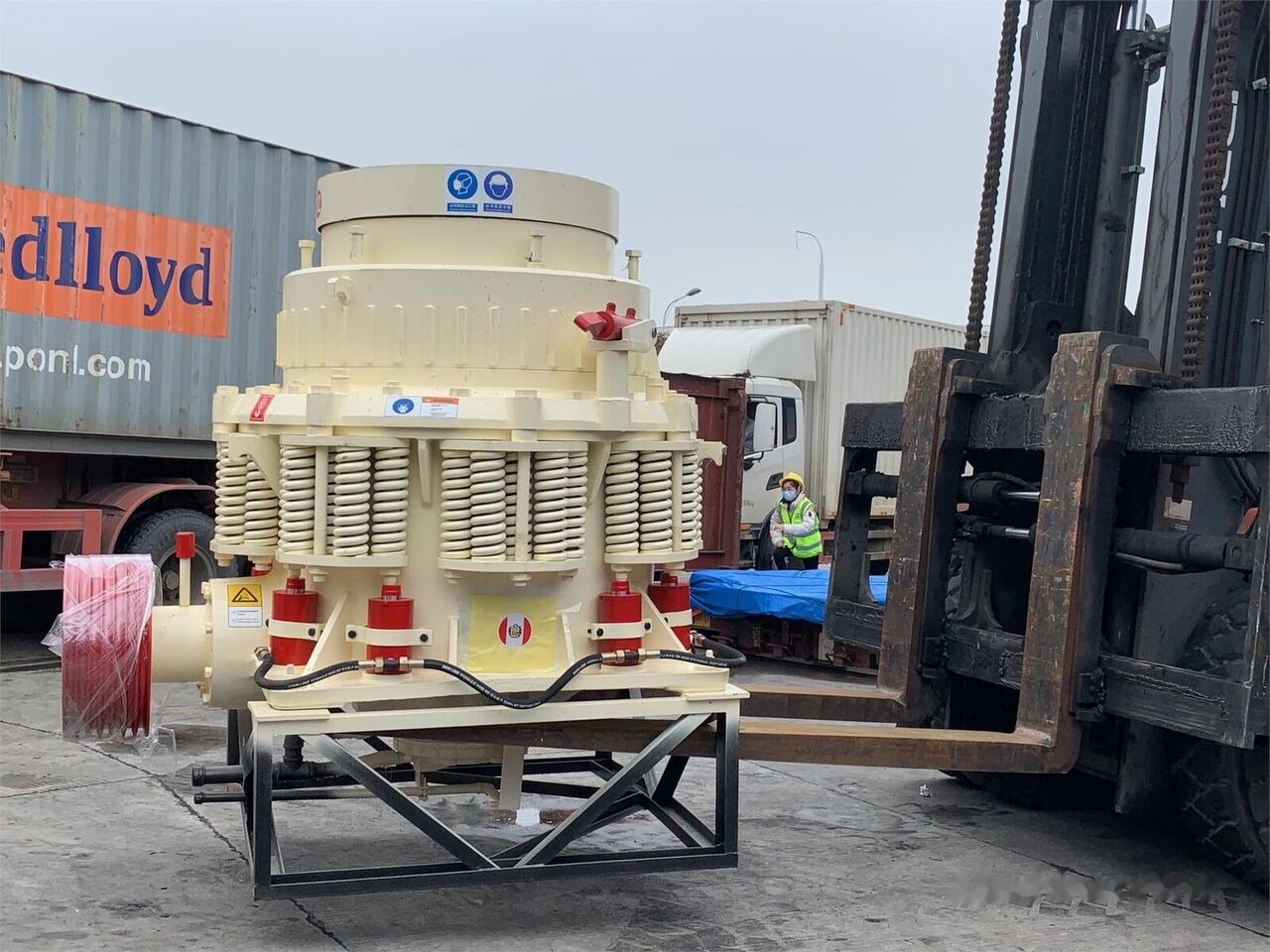 Kinglink NEW 3ft KLF1000 Rock Stone Cone Crusher 80-150TPH - Thërrmues koni: foto 1 Kinglink NEW 3ft KLF1000 Rock Stone Cone Crusher 80-150TPH - Thërrmues koni: foto 1