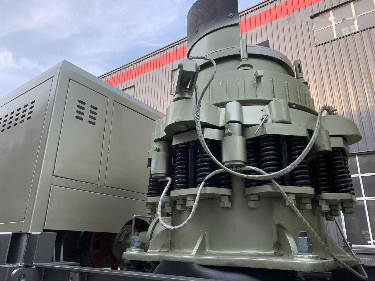 Kinglink Portable Cone Crusher KL3S1860C130 - Thërrmues koni: foto 1 Kinglink Portable Cone Crusher KL3S1860C130 - Thërrmues koni: foto 1