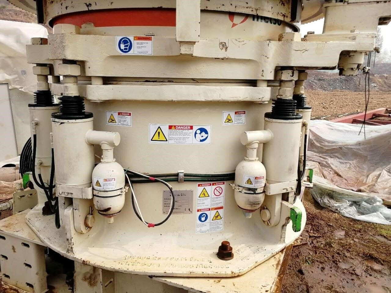 Metso HP300 Cone Crusher - Thërrmues koni: foto 2 Metso HP300 Cone Crusher - Thërrmues koni: foto 2