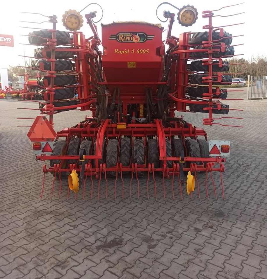 Väderstad RDA Rapid 600S - Mbjellëse në radhë: foto 2 Väderstad RDA Rapid 600S - Mbjellëse në radhë: foto 2