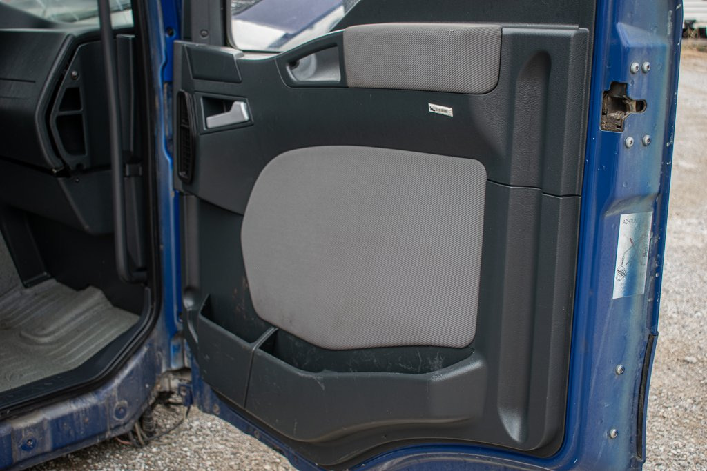 MAN TGL DOOR TRIM RIGHT - PASSENGER'S - Derë dhe pjesë këmbimi për Kamioni: foto 2 MAN TGL DOOR TRIM RIGHT - PASSENGER'S - Derë dhe pjesë këmbimi për Kamioni: foto 2