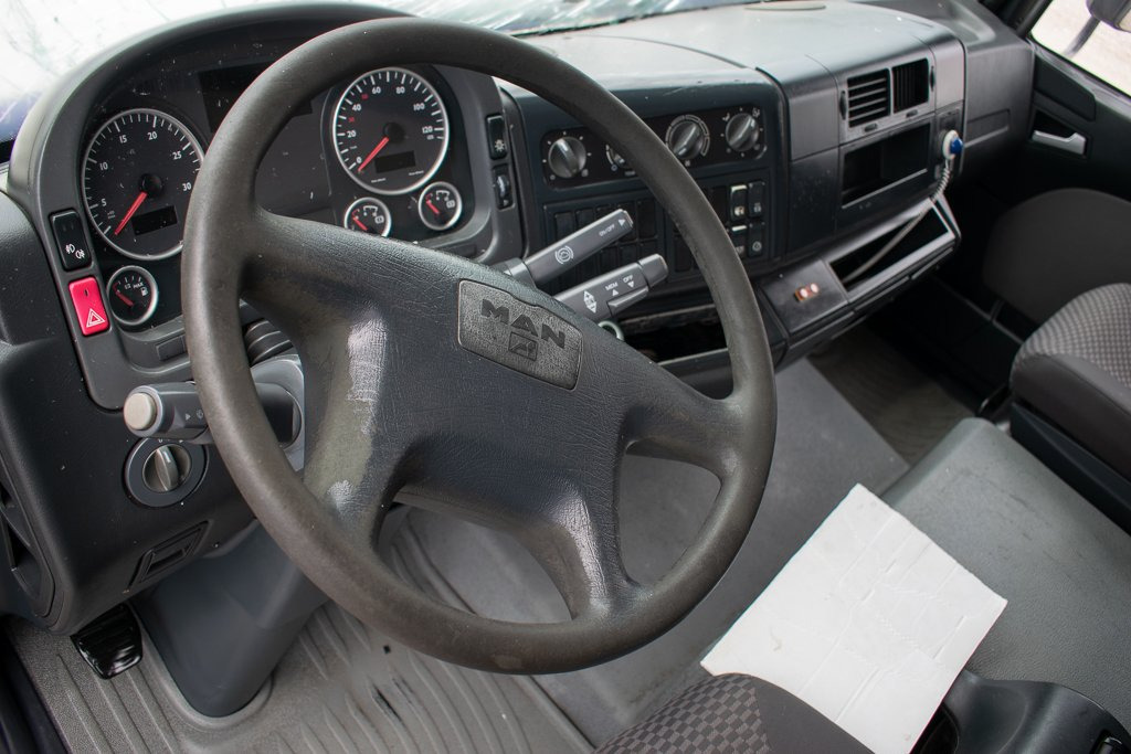 MAN TGL - Paneli i aparateve për Kamioni: foto 1 MAN TGL - Paneli i aparateve për Kamioni: foto 1