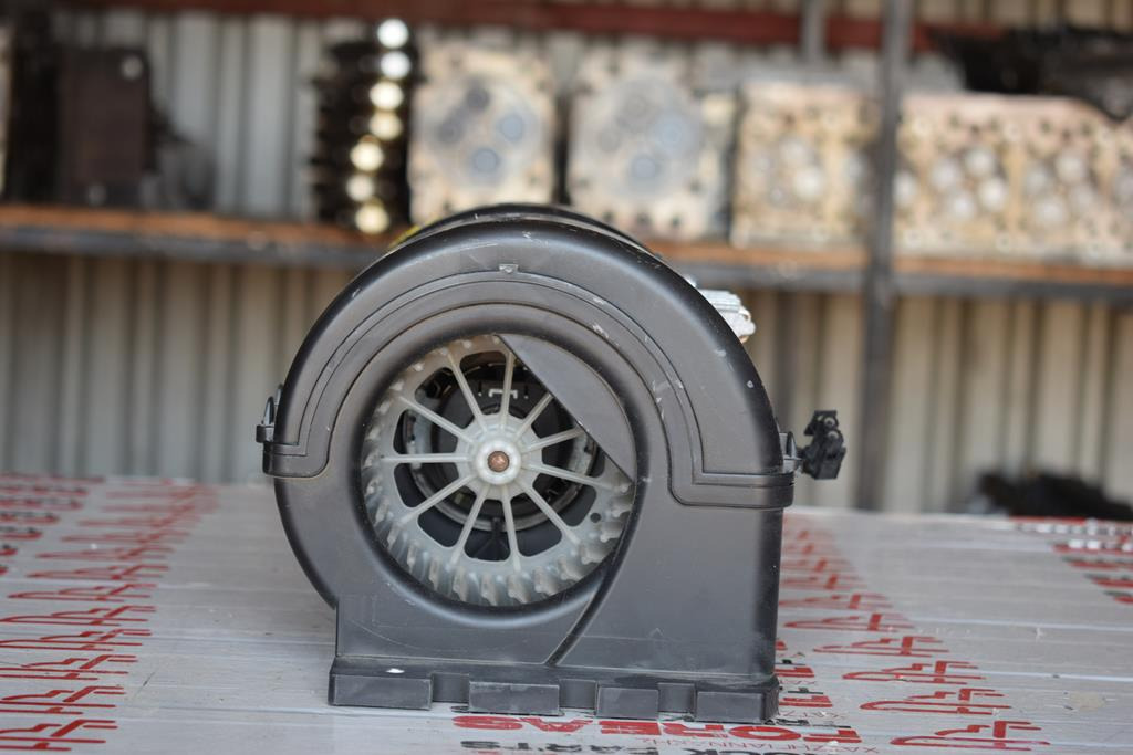 MERCEDES-BENZ SK RADIATOR MOTOR - Radiatori për Kamioni: foto 1 MERCEDES-BENZ SK RADIATOR MOTOR - Radiatori për Kamioni: foto 1