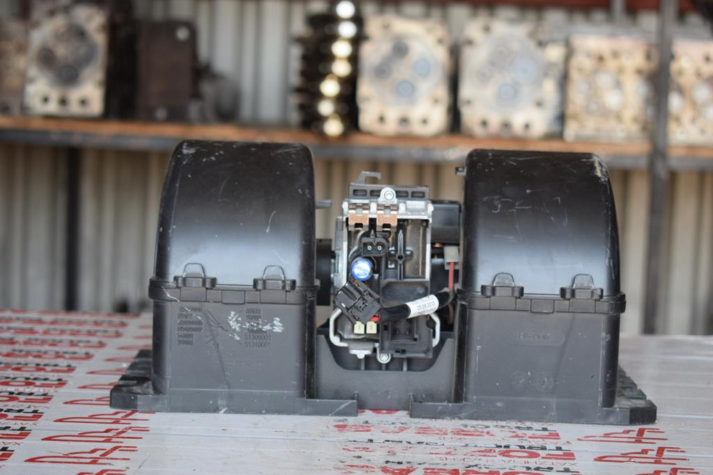 MERCEDES-BENZ SK RADIATOR MOTOR - Radiatori për Kamioni: foto 2 MERCEDES-BENZ SK RADIATOR MOTOR - Radiatori për Kamioni: foto 2