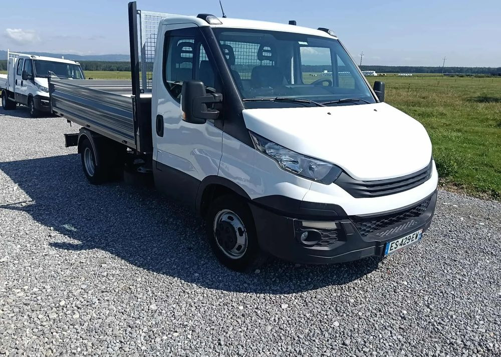 Iveco DAILY 35C14, 35C13, 35C12 - Kamioncine vetëshkarkuese: foto 2 Iveco DAILY 35C14, 35C13, 35C12 - Kamioncine vetëshkarkuese: foto 2