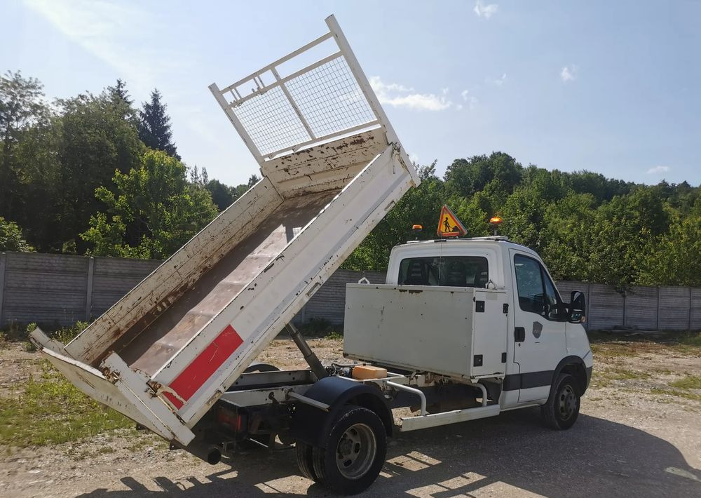 Iveco Daily 35C11 Kiper wywrotka Hak Bliźniak sprowadzony - Kamioncine vetëshkarkuese: foto 3 Iveco Daily 35C11 Kiper wywrotka Hak Bliźniak sprowadzony - Kamioncine vetëshkarkuese: foto 3