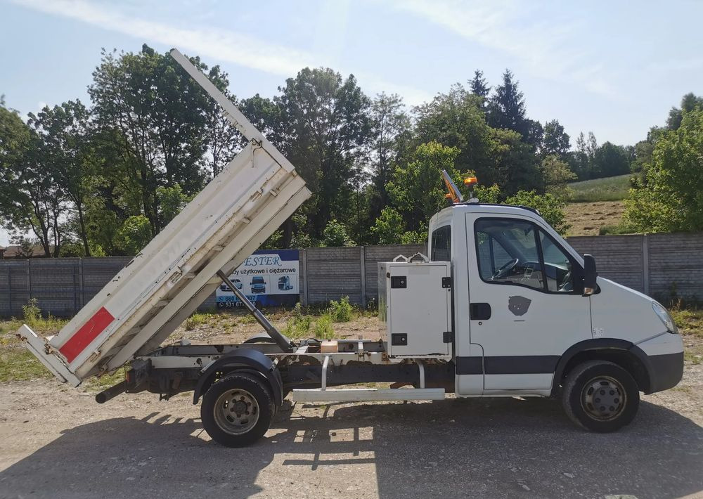 Iveco Daily 35C11 Kiper wywrotka Hak Bliźniak sprowadzony - Kamioncine vetëshkarkuese: foto 2 Iveco Daily 35C11 Kiper wywrotka Hak Bliźniak sprowadzony - Kamioncine vetëshkarkuese: foto 2