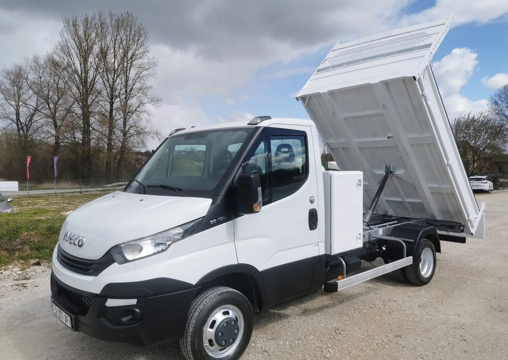 Iveco Daily 35C15 Kiper wywrotka 3.0 -150KM Hak Bliźniak klimatyzacja sprowadzony - Kamioncine vetëshkarkuese: foto 1 Iveco Daily 35C15 Kiper wywrotka 3.0 -150KM Hak Bliźniak klimatyzacja sprowadzony - Kamioncine vetëshkarkuese: foto 1