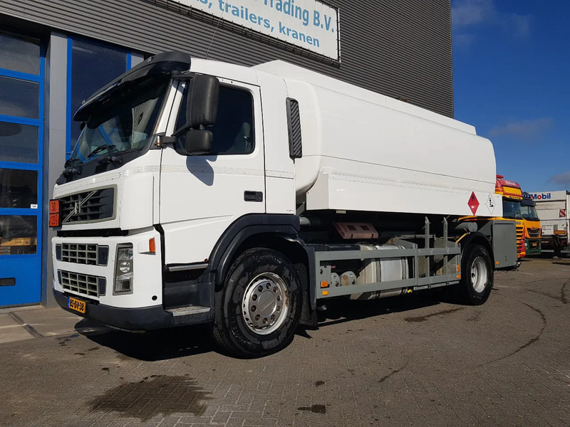 Volvo FM 9.340 Petrol, Diesel 17000 Ltr. 3 Compartementen - Autobot: foto 2 Volvo FM 9.340 Petrol, Diesel 17000 Ltr. 3 Compartementen - Autobot: foto 2