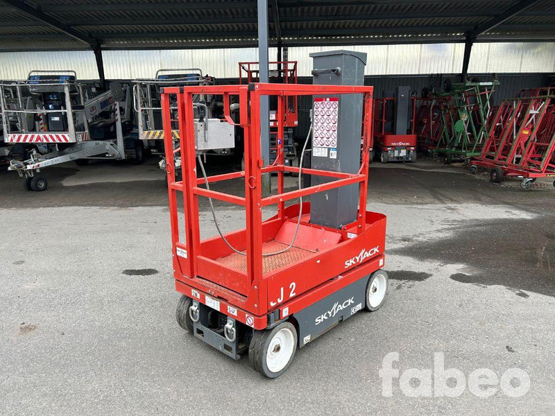 Skyjack SJ12 - Ngritës gërshërë: foto 1 Skyjack SJ12 - Ngritës gërshërë: foto 1