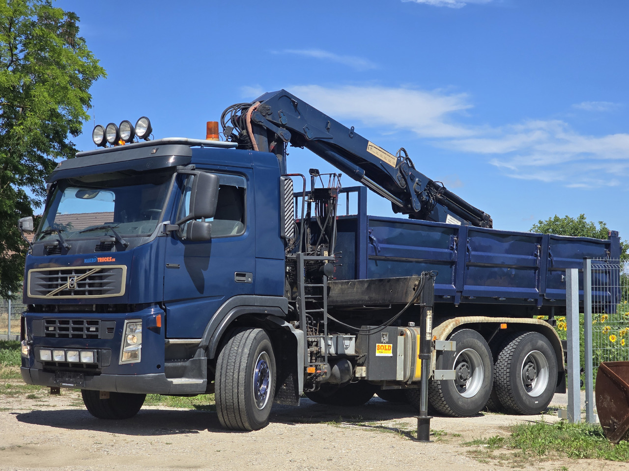 VOLVO FM 420 6X4 / KIPPER / CRANE HMF 1823 K4 - Kamion vetëshkarkues, Kamion me vinç: foto 2 VOLVO FM 420 6X4 / KIPPER / CRANE HMF 1823 K4 - Kamion vetëshkarkues, Kamion me vinç: foto 2
