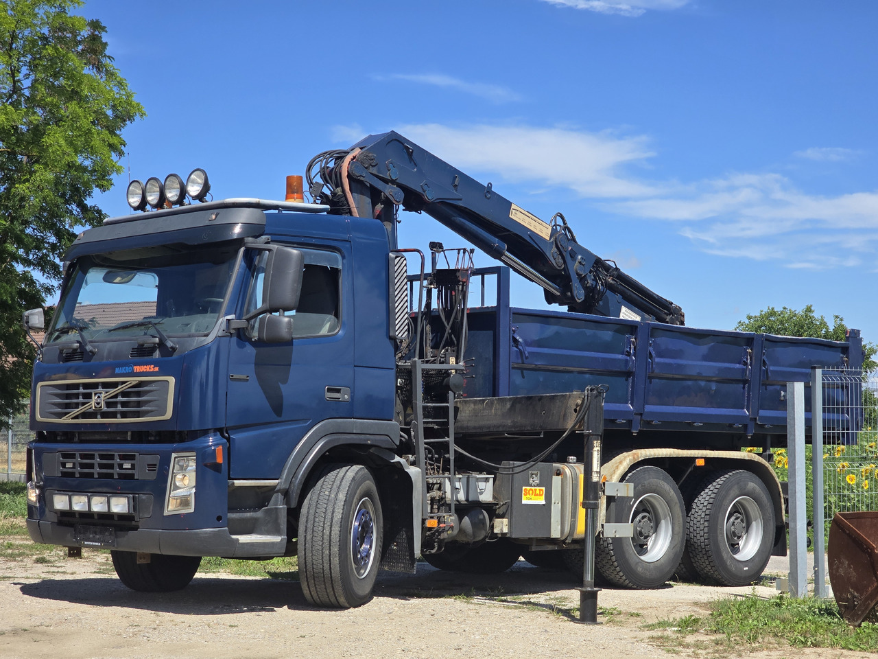 VOLVO FM 420 6X4 / KIPPER / CRANE HMF 1823 K4 - Kamion vetëshkarkues, Kamion me vinç: foto 1 VOLVO FM 420 6X4 / KIPPER / CRANE HMF 1823 K4 - Kamion vetëshkarkues, Kamion me vinç: foto 1