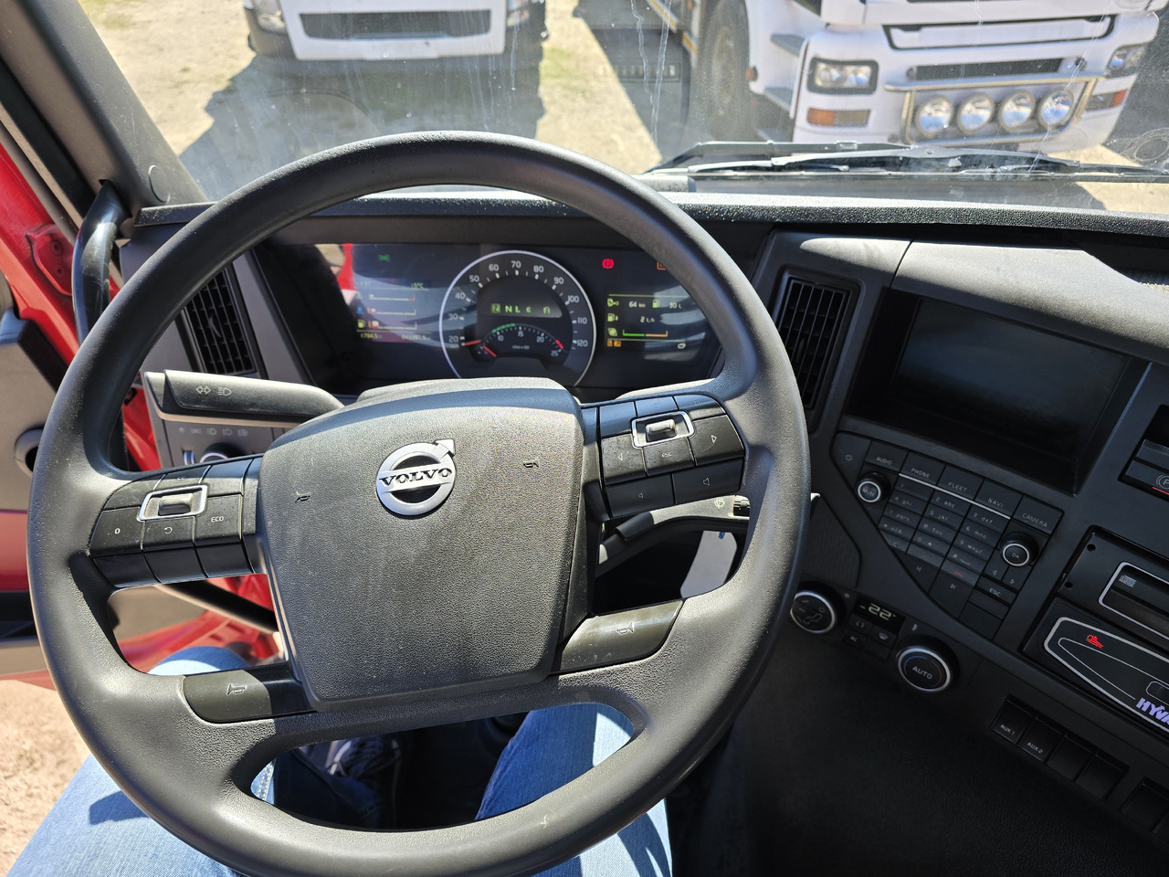Interior photo 1: Kamion vetëngarkues, Kamion me vinç VOLVO FMX 420 6X4 / HIAB 144B-hiduo / hook system