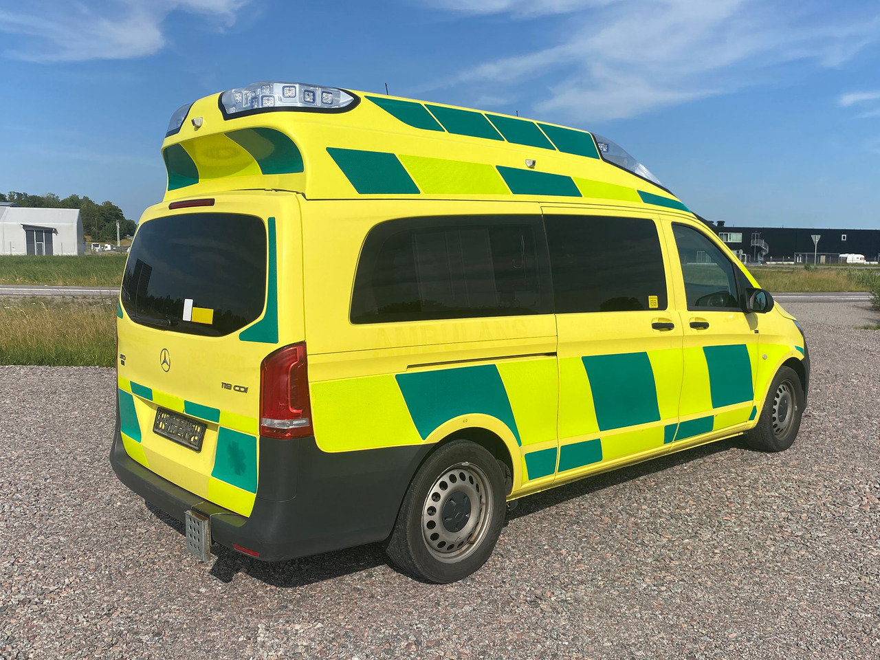 MERCEDES-BENZ Vito 119 4x4 - Ambulans / AMBULANCE - Ambulancë: foto 2 MERCEDES-BENZ Vito 119 4x4 - Ambulans / AMBULANCE - Ambulancë: foto 2