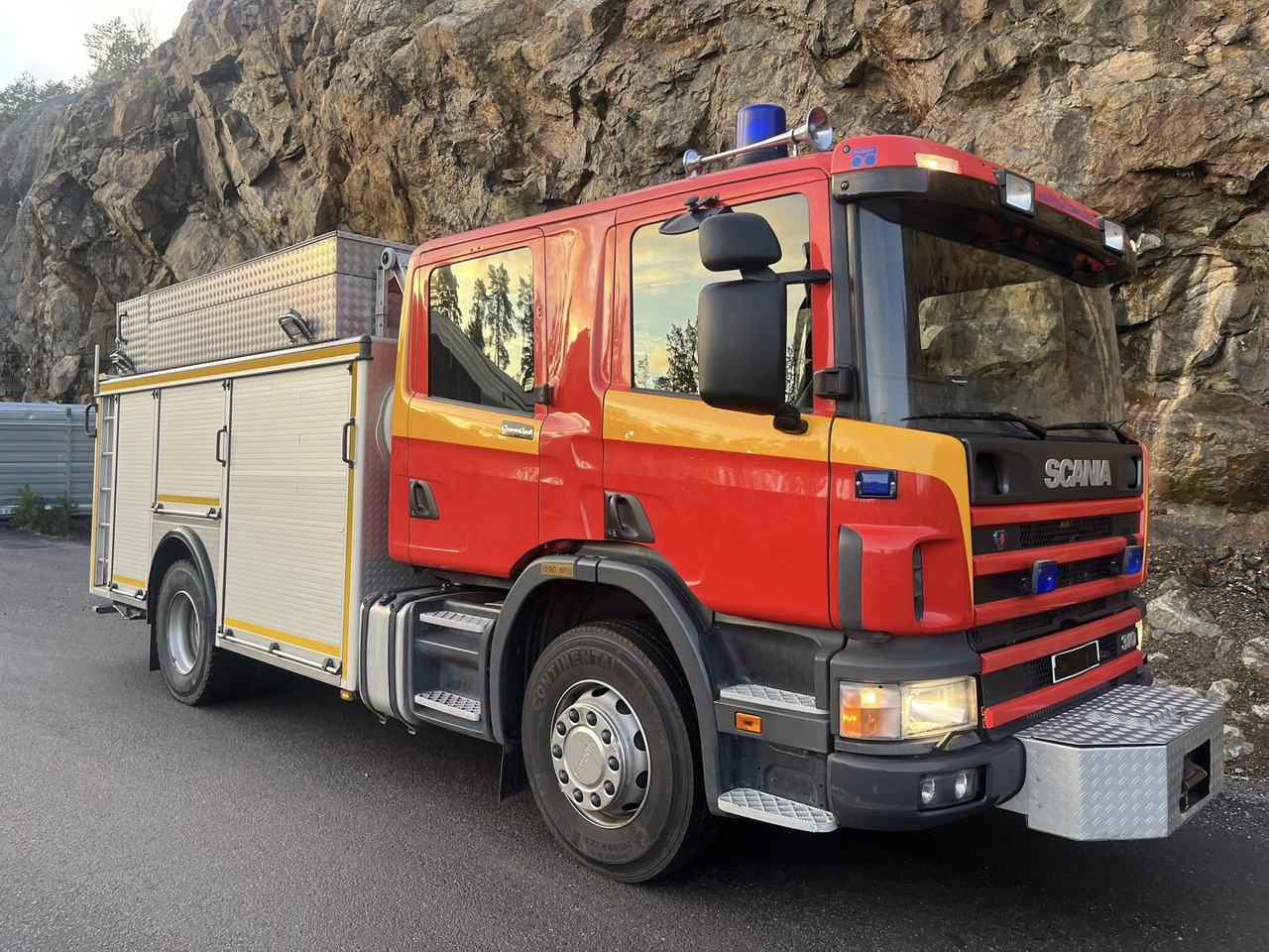 SCANIA P94GB 4x2 NZ310 - Fire engine - Zjarrfikëse: foto 1 SCANIA P94GB 4x2 NZ310 - Fire engine - Zjarrfikëse: foto 1