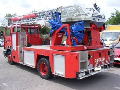 Renault Midliner M180 Drehleiter Feuerwehr EPSA23.5 1999 - Platformë ajrore e montuar në kamion: foto 5 Renault Midliner M180 Drehleiter Feuerwehr EPSA23.5 1999 - Platformë ajrore e montuar në kamion: foto 5
