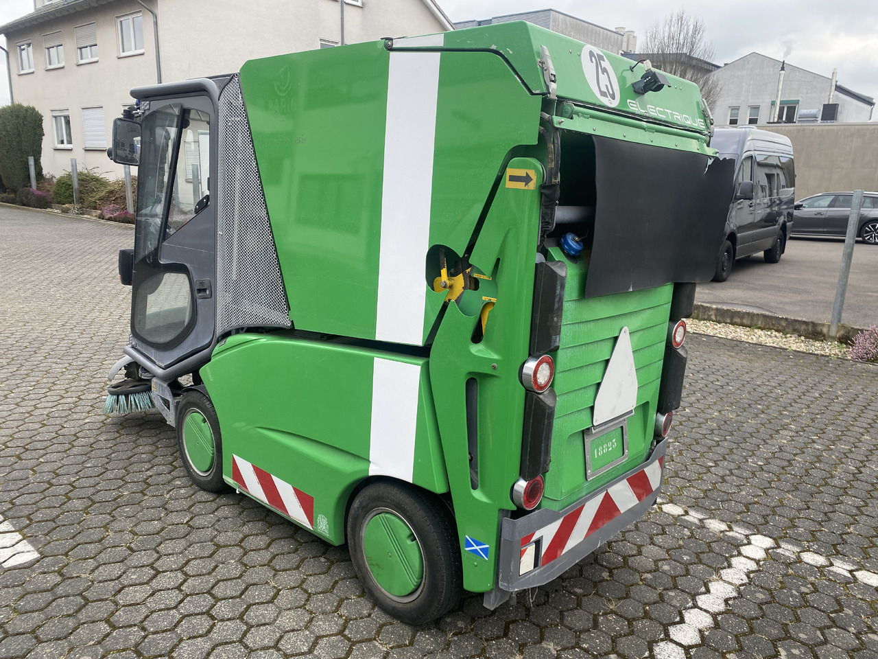 TENNANT Green Machines 500 ZE electric 500 ZE - Makinë fshirëse për rrugët: foto 3 TENNANT Green Machines 500 ZE electric 500 ZE - Makinë fshirëse për rrugët: foto 3