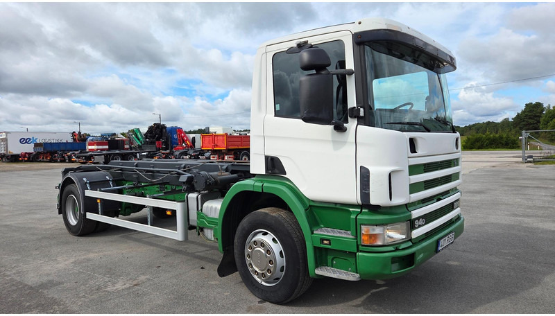 Scania P94 4X2 220 - Kamion me sistem kabllor: foto 2 Scania P94 4X2 220 - Kamion me sistem kabllor: foto 2