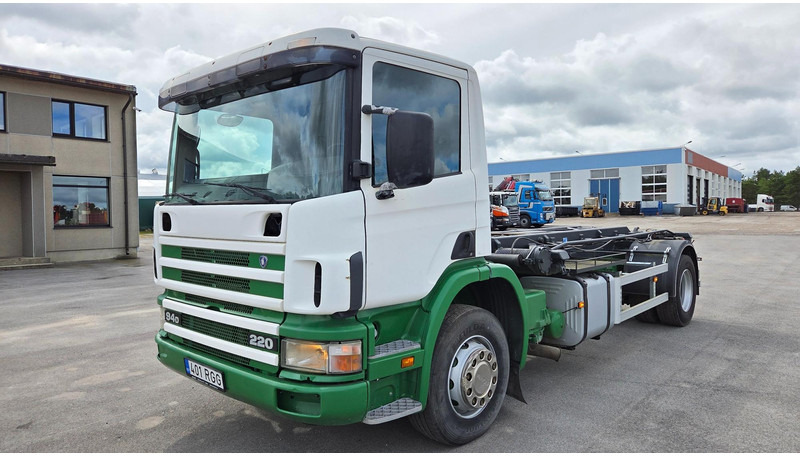 Scania P94 4X2 220 - Kamion me sistem kabllor: foto 1 Scania P94 4X2 220 - Kamion me sistem kabllor: foto 1