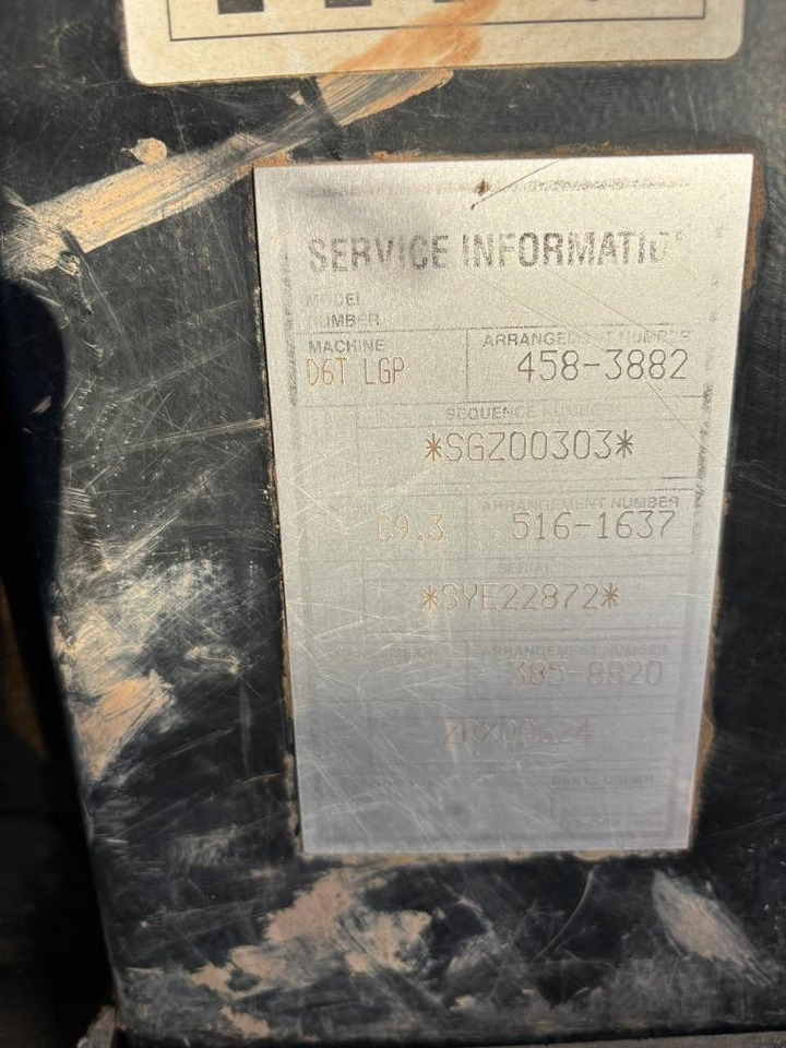 CAT D 6 T LGP (CE / New UC) - Buldozer: foto 2 CAT D 6 T LGP (CE / New UC) - Buldozer: foto 2