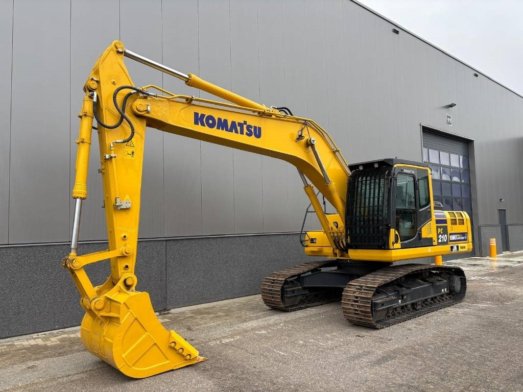 Komatsu PC 210-10M0 - Ekskavator me zinxhirë: foto 2 Komatsu PC 210-10M0 - Ekskavator me zinxhirë: foto 2
