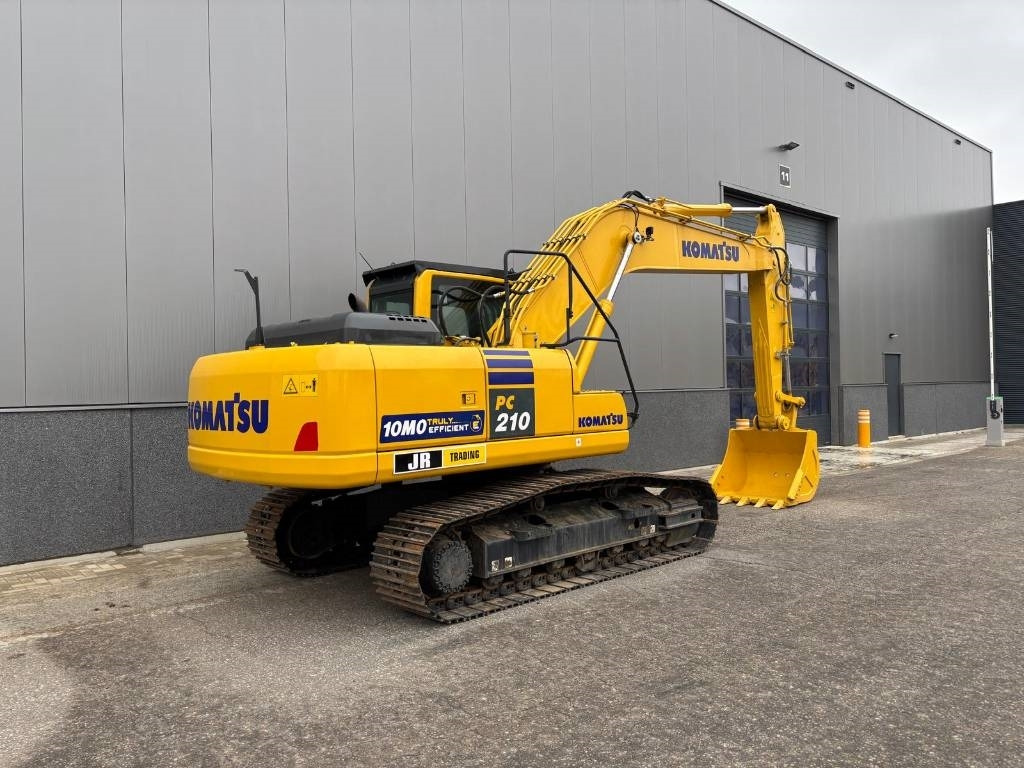 Komatsu PC 210-10M0 - Ekskavator me zinxhirë: foto 5 Komatsu PC 210-10M0 - Ekskavator me zinxhirë: foto 5