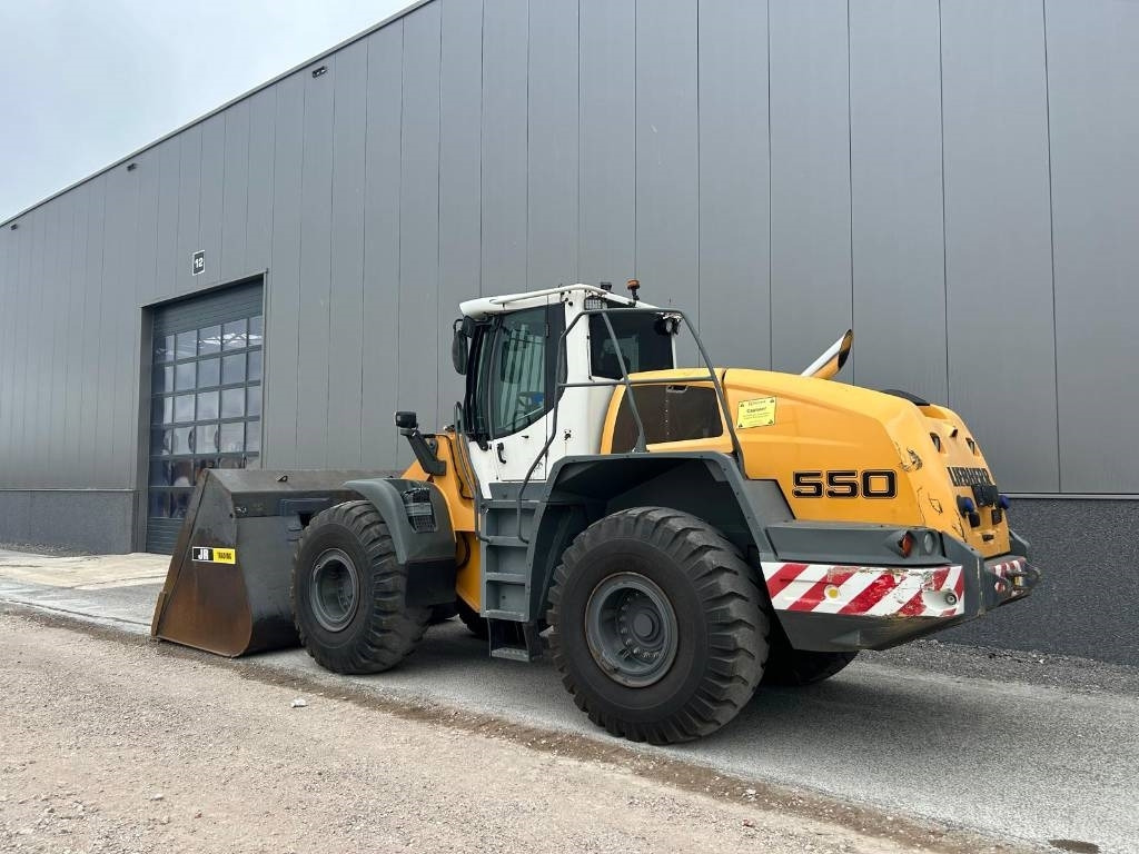 Liebherr L 550 (Comes with High-tip - Mit Hochkipper) - Fadrom me goma: foto 3 Liebherr L 550 (Comes with High-tip - Mit Hochkipper) - Fadrom me goma: foto 3