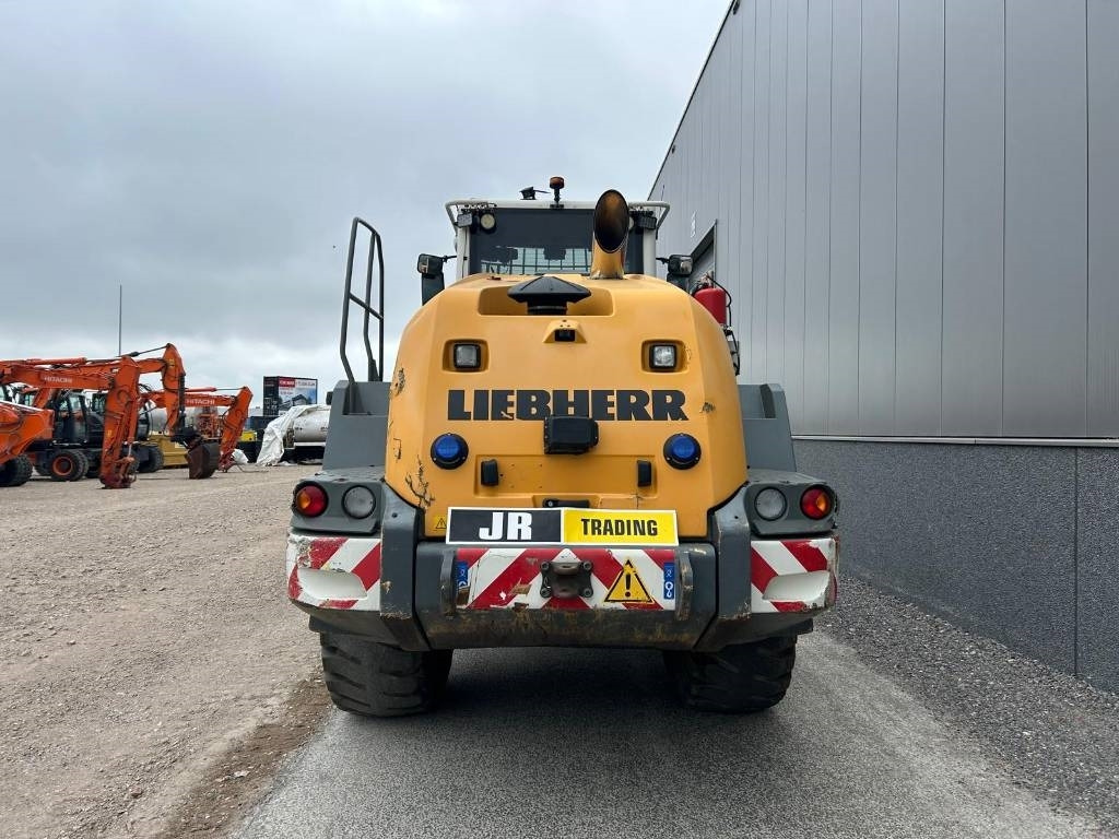 Liebherr L 550 (Comes with High-tip - Mit Hochkipper) - Fadrom me goma: foto 4 Liebherr L 550 (Comes with High-tip - Mit Hochkipper) - Fadrom me goma: foto 4