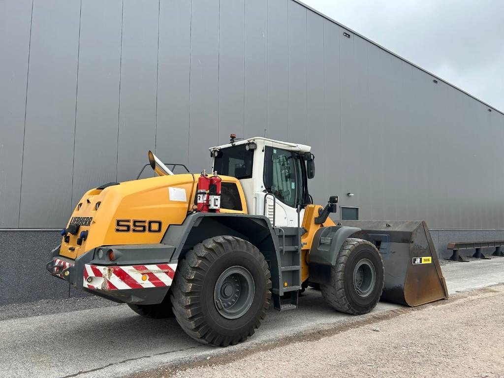 Liebherr L 550 (Comes with High-tip - Mit Hochkipper) - Fadrom me goma: foto 5 Liebherr L 550 (Comes with High-tip - Mit Hochkipper) - Fadrom me goma: foto 5