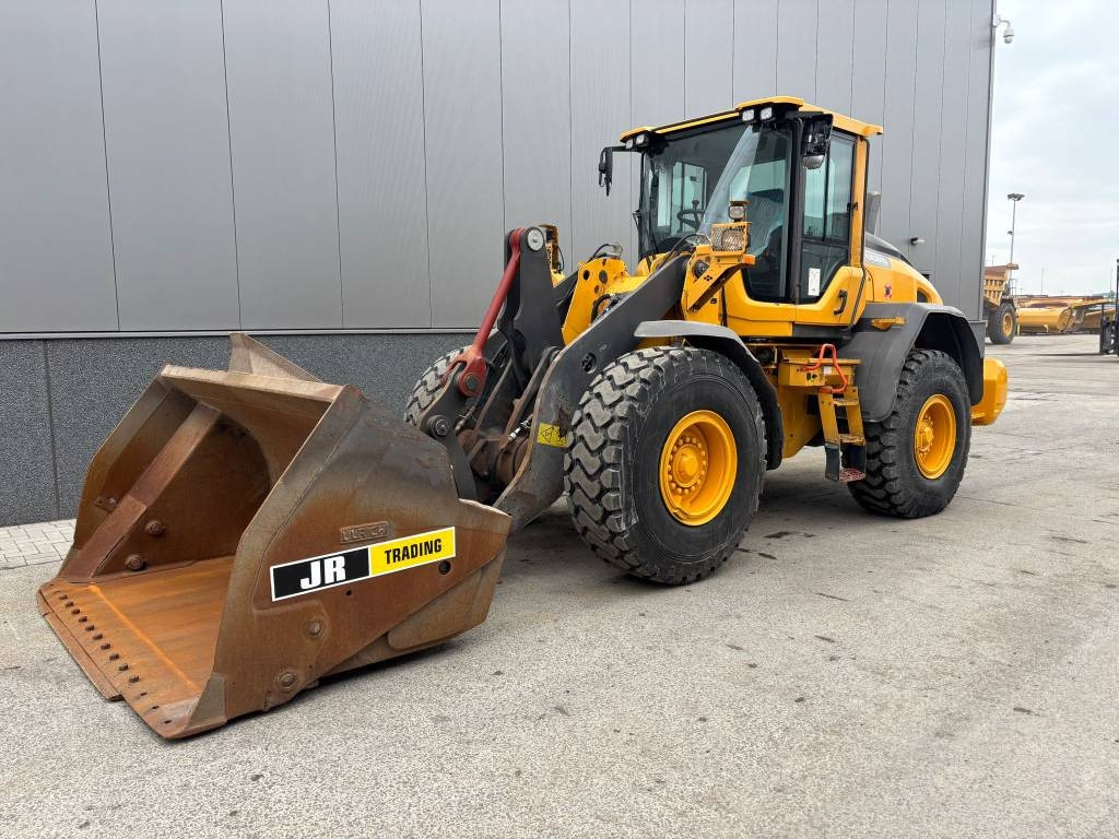 Volvo L 90 H (High tip + New tires) - Fadrom me goma: foto 1 Volvo L 90 H (High tip + New tires) - Fadrom me goma: foto 1