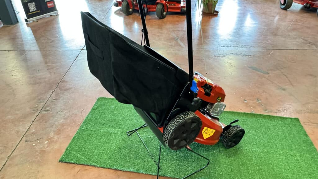 Toro – Tosaerba Super Recycler™ C53AST da 53 cm con SmartStow® 21693 - Korrëse bari i kopshtit: foto 4 Toro – Tosaerba Super Recycler™ C53AST da 53 cm con SmartStow® 21693 - Korrëse bari i kopshtit: foto 4