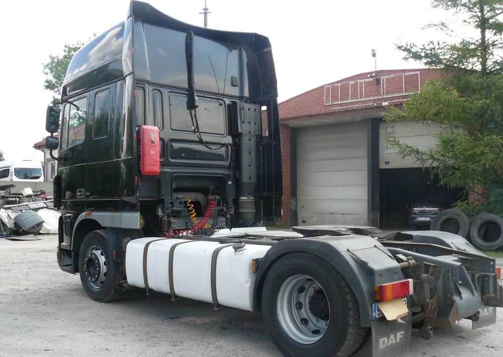 DAF XF105 460 - Gjysmë-kamion: foto 4 DAF XF105 460 - Gjysmë-kamion: foto 4