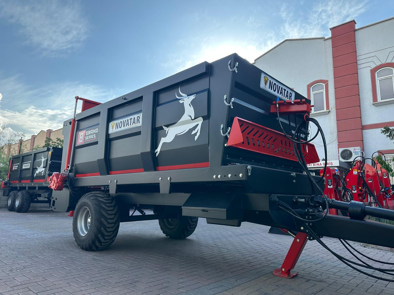 Novatar Manure Spreader 6 m3 - Shpërndarës plehu: foto 2 Novatar Manure Spreader 6 m3 - Shpërndarës plehu: foto 2