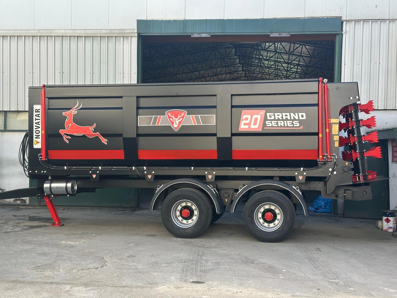 Novatar Manure Spreader Trailer 20 M3 - Shpërndarës plehu: foto 3 Novatar Manure Spreader Trailer 20 M3 - Shpërndarës plehu: foto 3