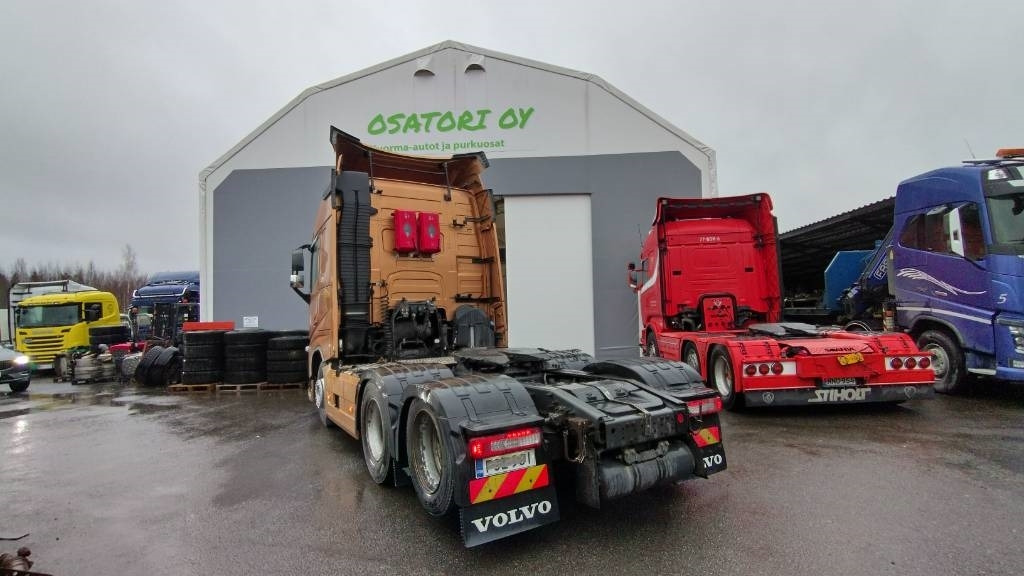 Volvo FH13 6x2 täysilmaveturi - Gjysmë-kamion: foto 5 Volvo FH13 6x2 täysilmaveturi - Gjysmë-kamion: foto 5