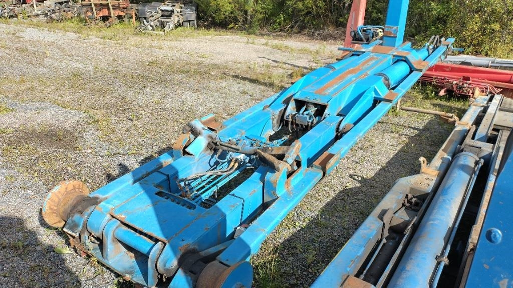 VAK Koukkulaite 22tn 6,6m - Vetëngarkues/ Sistem i fadromës ngarkuese: foto 3 VAK Koukkulaite 22tn 6,6m - Vetëngarkues/ Sistem i fadromës ngarkuese: foto 3